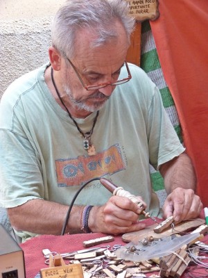 P1550272.JPG (168.17 KiB) 1612 mal betrachtet Das war der einzigste Handwerker - leider
