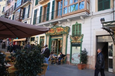 11 - Forn des Teatre - älteste Bäckerei Palmas.JPG (138.53 KiB) 6720 mal betrachtet Forn des Teatre, die älteste Bäckerei Palmas