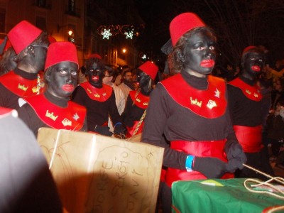 16 DSC_0710.JPG (89.89 KiB) 3665 mal betrachtet Die Pajes sind den ganzen Abend im Einsatz