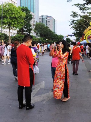 DSCN6963.JPG (60.61 KiB) 4211 mal betrachtet Rot ist die traditionelle Farbe an diesem Tag