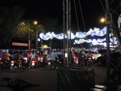 DSCN7069.JPG (76.86 KiB) 5046 mal betrachtet mit Hunderten von knatternden Mopeds zum Mekong.