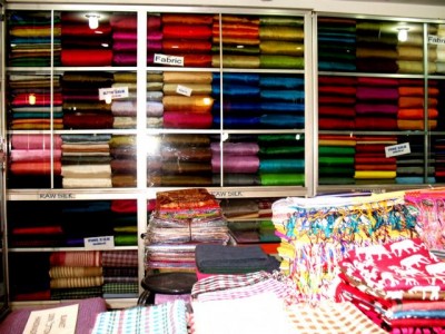 IMG_9237 Seide jeglicher Couleur.JPG (72.59 KiB) 4595 mal betrachtet oder ein paar handgewebte Meter Seide, egal welcher Couleur?