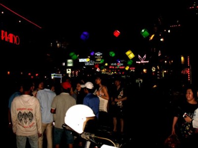 IMG_9424 Fressmeile.JPG (34.36 KiB) 4595 mal betrachtet Fressmeile: Pub Street