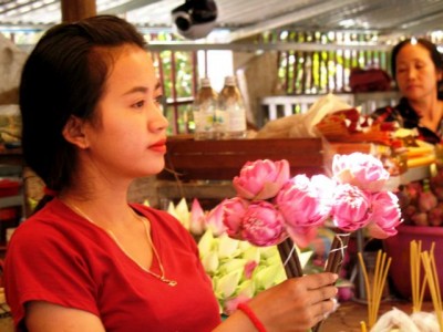 IMG_9288 Blumenverkäuferin.JPG (49.65 KiB) 4595 mal betrachtet Genauso schön wie ihre