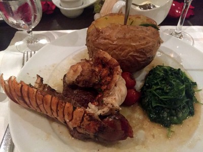 Surf &amp; Turf<br />Filet mignon und 1/2 gegrillter Rock Lobster für mich