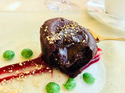 IMG_6231.JPG (213.08 KiB) 2292 mal betrachtet Bizcocho de chocolate<br />köstlich mit der grünen Minzsauce