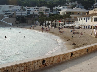 Dienstagabend um 19:20 Uhr:<br />Am unbewachten Strand kümmert sich kaum einer ums Badeverbot