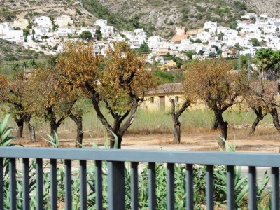 in Jalón, Blick von der Brücke