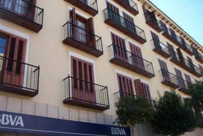 A-Mallorquinas in Requena.jpg (54.67 KiB) 14331 mal betrachtet "Mallorquinas" aus Holz an einem modernen Stadthaus in Requena (Prov. Valencia)