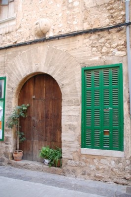 A-Persianas auf Mallorca.JPG (129.91 KiB) 14348 mal betrachtet "Persianas" auf Mallorca an einen alten Dorfhaus