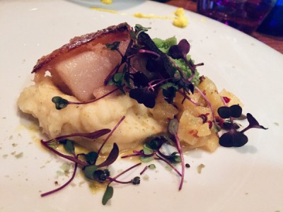 IMG_9532.JPG (97.12 KiB) 3479 mal betrachtet 4. Gang: Iberischer Schweinebauch karamelisiert mit Ananas