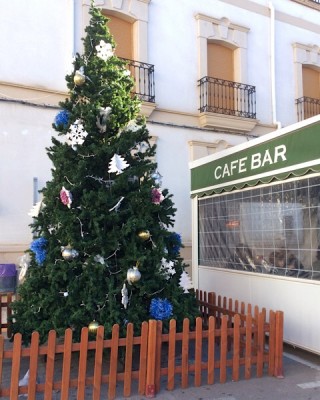2EB83EBD-4DCB-4856-A2FF-B8F4125ACF80.jpeg (111.11 KiB) 6428 mal betrachtet Oh Tannenbaum, oh Tannenbaum - und die Kaffeebar ist rappelvoll