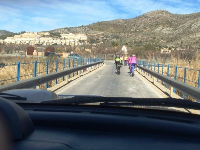 Besonders auf engen Bergstraßen &quot;lieben&quot;  Autofahrer die Fahrradpulks, die ein Überholen fast unmöglich machen.