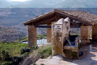 Lavadero antiguo Ares del Bosque.JPG (138.78 KiB) 7576 mal betrachtet Wie bei vielen Lavaderos liegt nebenan ein kleines Wasserbecken.