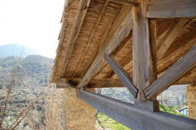 Lavadero Detail - Dach mit Cañas.JPG (134.3 KiB) 7906 mal betrachtet Eine Besonderheit: Das Waschhaus ist noch im Originalzustand und unter dem Dach sind die alten Cañas sichtbar.