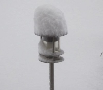 Schnee auf Lampe.jpg