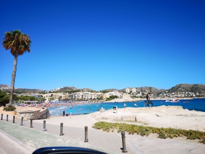 AMpolla.jpg (239.88 KiB) 7972 mal betrachtet Wie man sieht, knubbeln sich die Strandbesucher auch an Morairas Sandstrand Playa de L'Ampolla