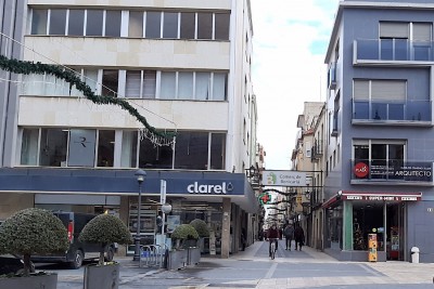 Hier beginnt eine der Einkaufsstraßen von Benicarló