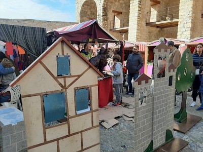 23FF91B7-109D-43B2-B017-4DE9A79B9EA7.jpeg (185.8 KiB) 3619 mal betrachtet Hier entsteht von Kindeshand,<br />ein Nikolaus aus Schokolade