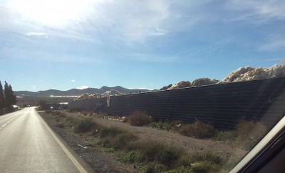 F1FD68A2-E26D-4760-B44A-098F274FD483.jpeg (148.32 KiB) 2272 mal betrachtet Hier wird ausgediente Plane der Gewächshäuser gesammelt;<br />auf dem Foto sieht man jedoch nur einen winzigen Teil