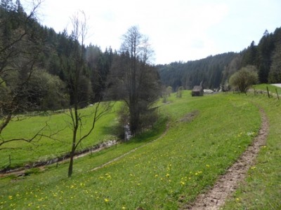 Fahrt durch ein schönes Tal