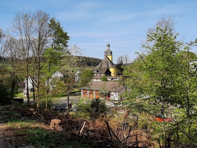 Sankt Sebastianus schimmert durch den lichten Wald<br />und unser „Roter Esel“ wartet schon