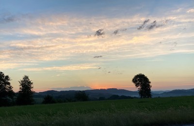 Helios erhebt sich langsam von seiner Bettstatt