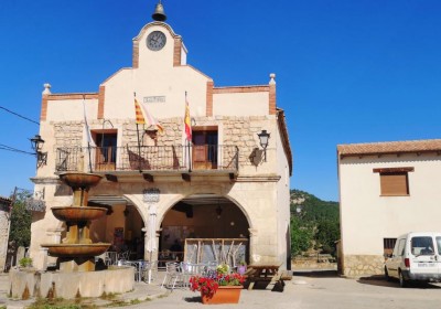 T Rathaus Moscardón.JPG (79.66 KiB) 4468 mal betrachtet Vergleich: das baugleiche Rathaus<br /> im Nachbarort Moscardón