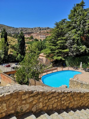 Hotelpool in Albarracín.JPG (181.32 KiB) 5626 mal betrachtet Hotelpool in Albarracín (Teruel)