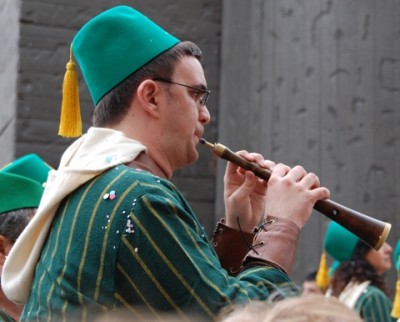 La dulzaina oder.JPG (157.11 KiB) 5552 mal betrachtet Ein typisches Instrument ist die dulzaina oder