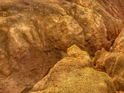 534A544B-E907-472E-B28F-15D50E26CE0B.jpeg (198.71 KiB) 5778 mal betrachtet Gelbes und rotes Gestein - bin ja kein Geologe oder Mineraloge