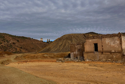 F5CC45E5-0BA1-4BCF-9CAD-B7229775EADF.jpeg (150.05 KiB) 4744 mal betrachtet Es gibt hier unendlich viele Wege durch das stillgelegte Bergbaugebiet