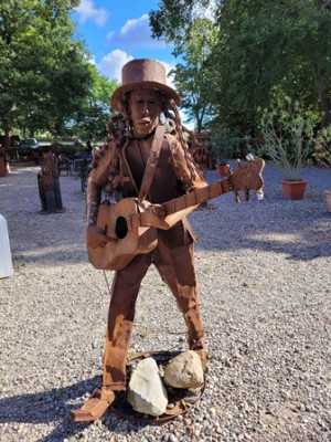 Skulptur Gitarrenspieler.jpg