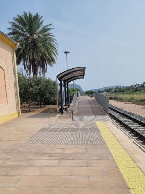 Bahnsteig in Benissa barierefrei