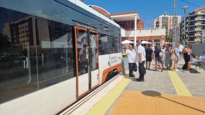 18 Endstation und Fahrerwechsel.JPG (104.49 KiB) 3610 mal betrachtet An der Endstation findet ein Fahrerwechsel statt