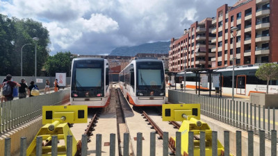 20 zwei Züge.JPG (120.99 KiB) 3610 mal betrachtet Zwei Züge in Lauerstellung