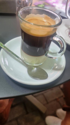 26 Kalorienreich - un bonbón.JPG (55.7 KiB) 2318 mal betrachtet Der Café bombón mit der dicken Schicht Kondenzmilch ist mir doch zu kalorienreich