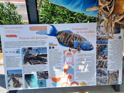 28 Plakat.JPG (119.63 KiB) 2318 mal betrachtet Der Stadtrat von Denia und die Fischergenossenschaft der Stadt organisierten im Jahr 2022 zum zweiten Mal die Aktion "Symbiose für die Umwelt", deren Ziel es ist, das Meer von Unrat zu reinigen. Freiwillige der Firma Indra und die Firma Adidas haben sich daran beteiligt. Und die lokalen Unternehmen >Industrias Auro< und >Bottle Reycycling< haben den Abfall kostenlos recycelt.