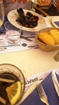 31 Miesmuscheln al vapor.JPG (85.93 KiB) 3610 mal betrachtet Als Vorspeise gab es Mejillones al Vapor oder Ensalada oder