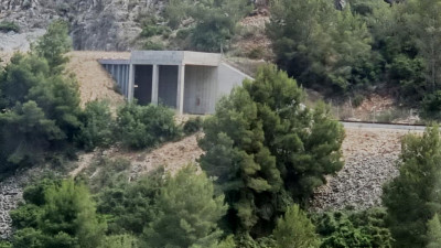 40 neue Tunnel.JPG (110.59 KiB) 3610 mal betrachtet und durch neu gebaute Tunnel