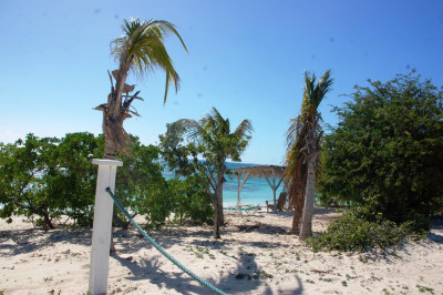 3 Privat.JPG (205.92 KiB) 5282 mal betrachtet barfuß durch den Sand zum einsamen Strand