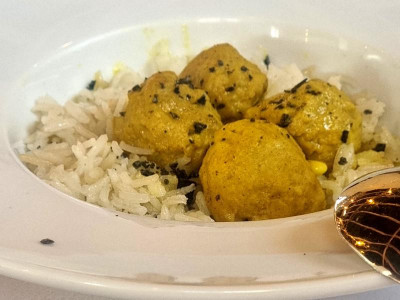 Albondigas de Pollo, Campero al Curry con Arroz Basmati