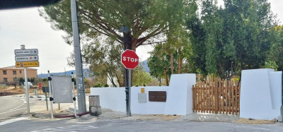 Eingang an der CV-750.JPG (167.71 KiB) 2441 mal betrachtet rechts geht es nach Alcalalí (Haupteingang)