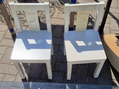 K800_Kinderstühlchen mit Motiv.JPG (70.43 KiB) 4755 mal betrachtet dagegen werden die Kinderstühlchen mit den<br />niedlichen Tiermotiven eher begeisterte<br />Anhänger finden