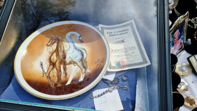 Der Dali-Teller mit Zertifikat ist eine echte Rarität