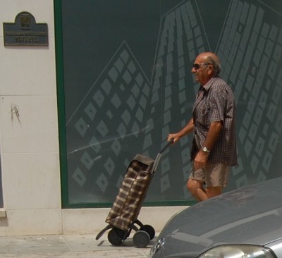 ...und achten auf die Mode. Hier passt selbst das Hemd zur Karre!!!