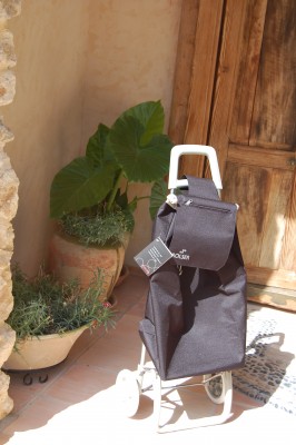 Auch ich habe jetzt einen - schlicht und unauffällig - typisch deutsch?