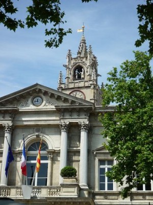 Uhrturm des Rathauses in Avignon
