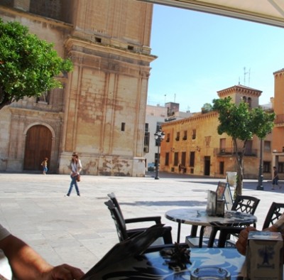 Gegenüber der Iglesia Santa Maria in Elche: Der beste Eisbecher seit langer Zeit.