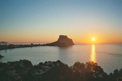 Quelle: Wikipedia <br />Beschreibung: Peñón de Ifach, aufgenommen von der Urbanisation Maryvilla<br />Fotograph: Thomas Zuberbuehler, Zürich-Seebach, http://www.zubi.li